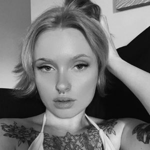 Meet your Posher, Caitlin